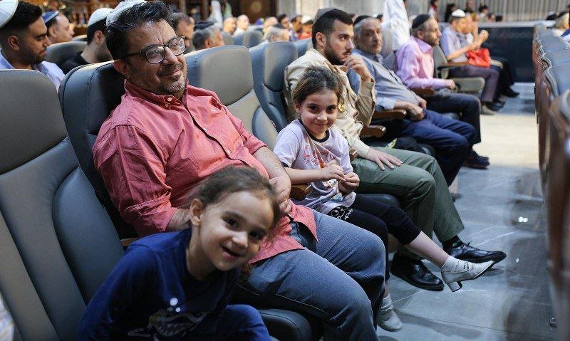 באדיבות המצלם