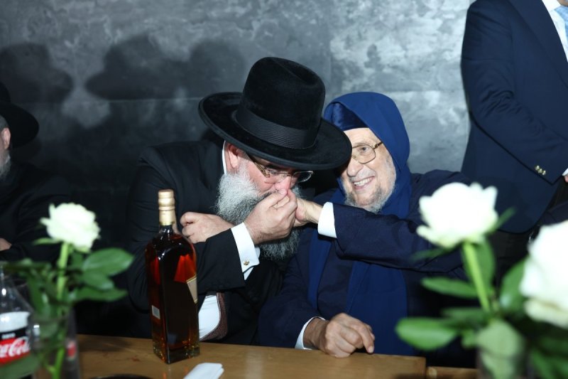 באדיבות המצלם