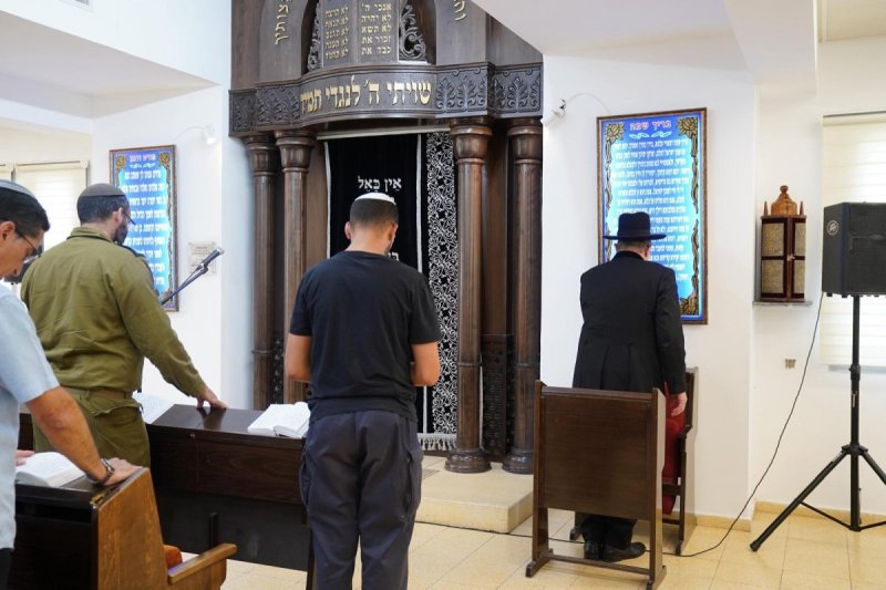 באדיבות המצלם