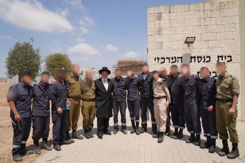 באדיבות המצלם