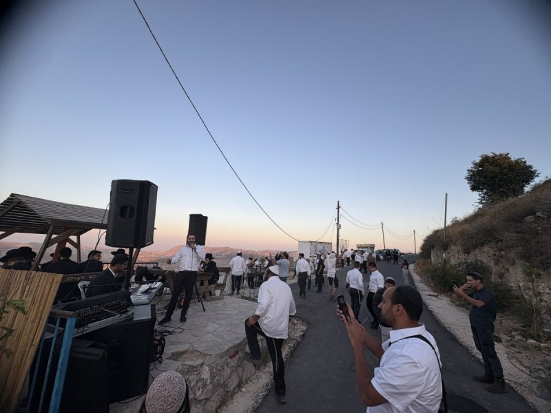 באדיבות המצלם