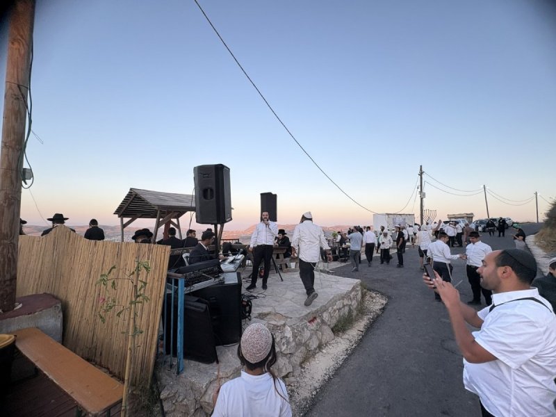 באדיבות המצלם