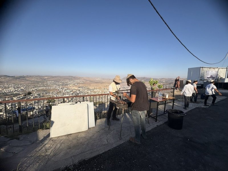 באדיבות המצלם