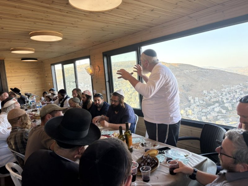 באדיבות המצלם