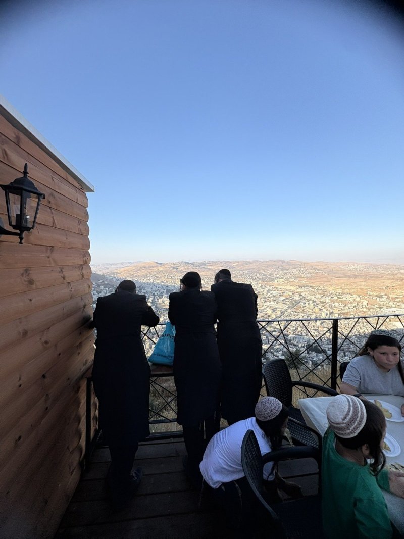 באדיבות המצלם