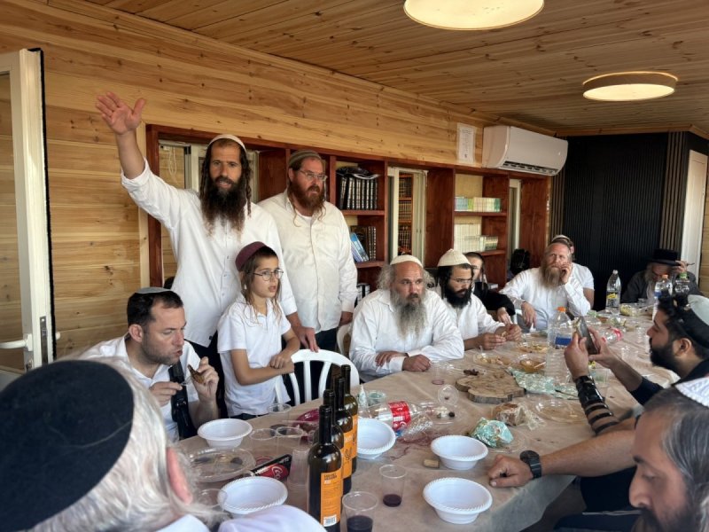 באדיבות המצלם