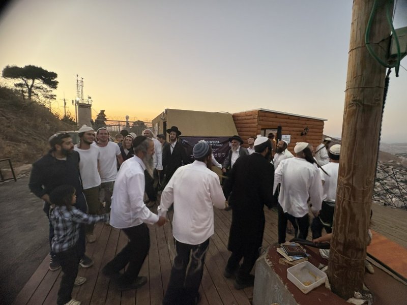 באדיבות המצלם