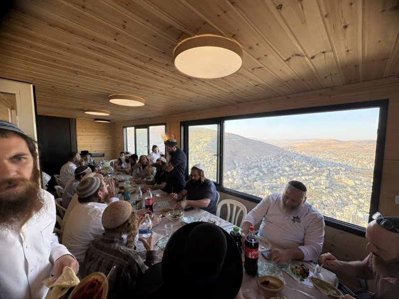 באדיבות המצלם