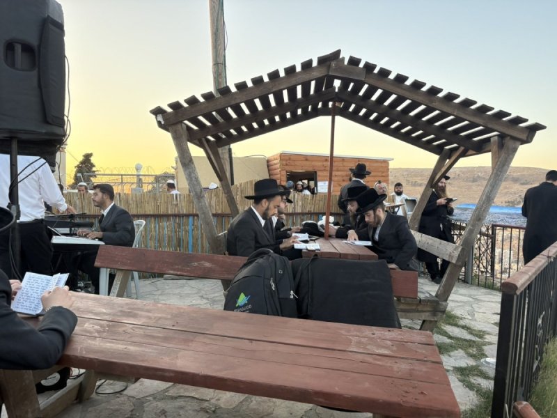 באדיבות המצלם