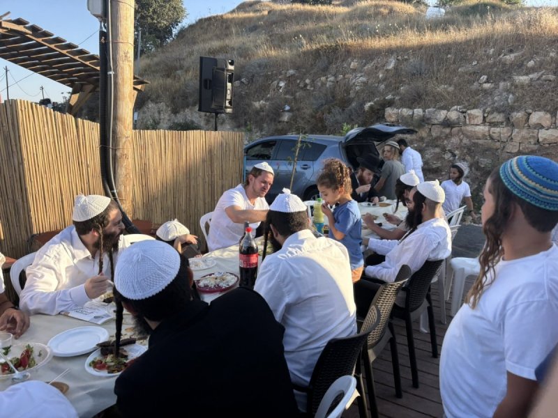 באדיבות המצלם