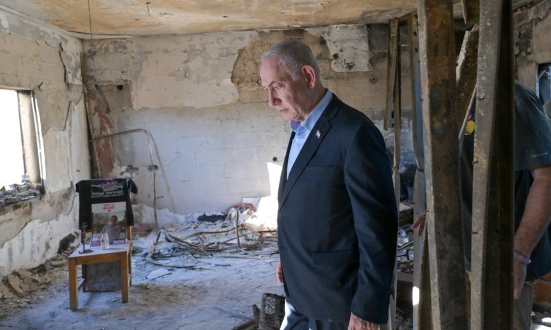 נתניהו ביקר בניר עוז ונפגש עם משפחות חטופים