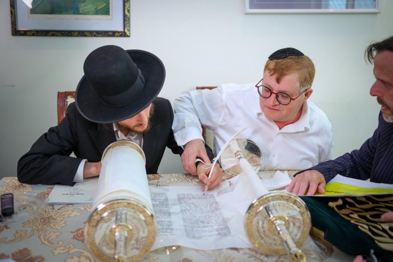 באדיבות המצלם