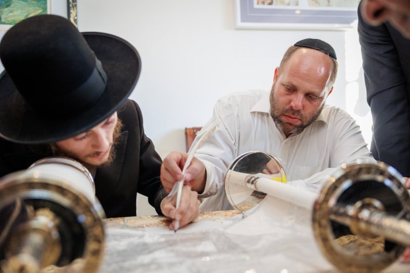 דניאל נפוסי