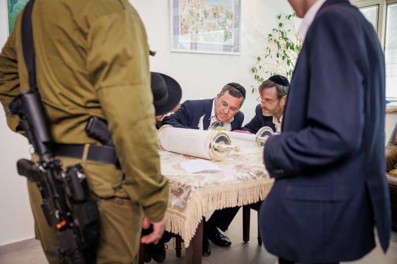דניאל נפוסי