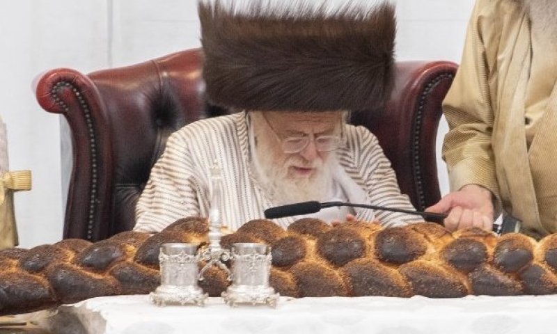 באמצע הטיש במאה שערים: הרבי שלח 'שיריים' לאגם ברגר