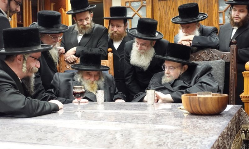 תיעוד וידאו: השיחה המלאה בין הרבי מטשערנוביל לבין הרבי מבעלזא