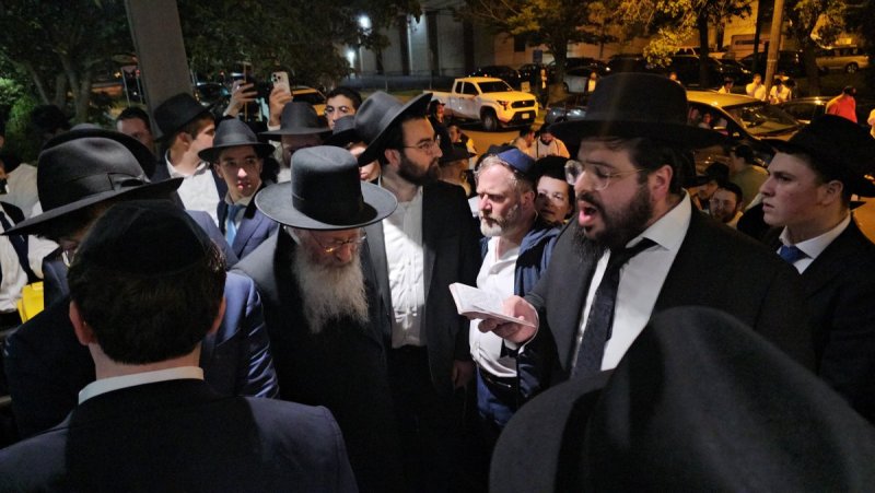 באדיבות המצלם