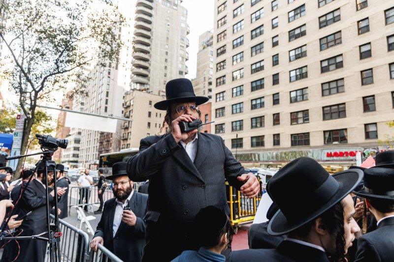 האחים לאנטשעווסקי, אברומי בלום, ד. ה. כרם, אייזיק. י, Clear shot