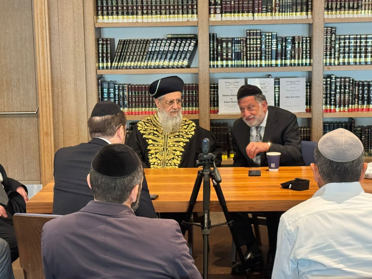 באדייבות המצלם