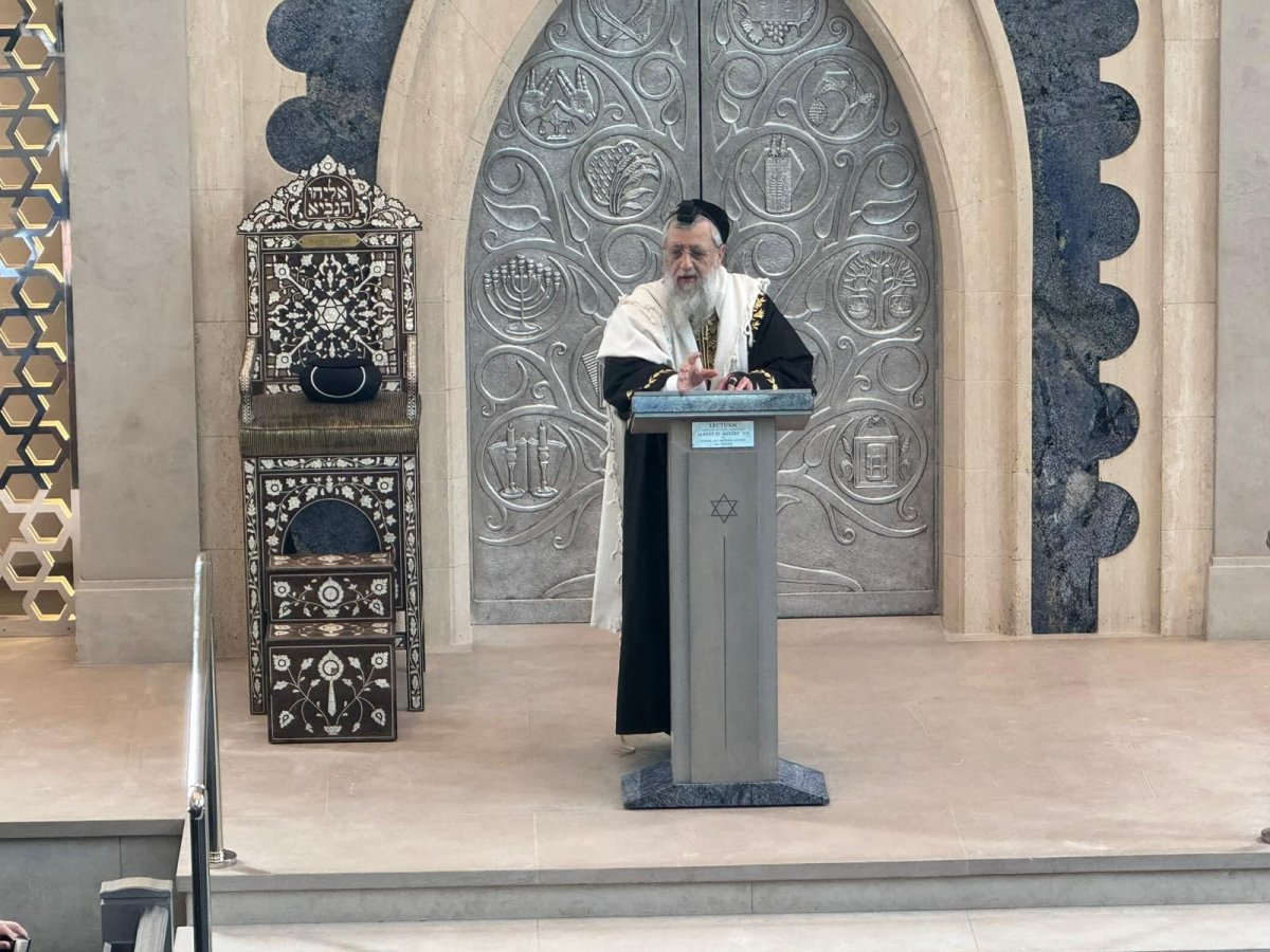 באדייבות המצלם