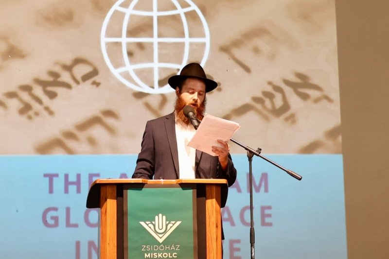 באדיבות המצלם