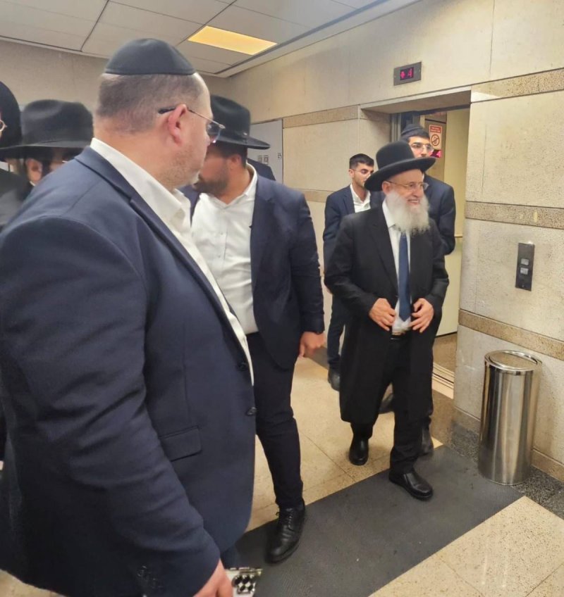 באדיבות המצלם