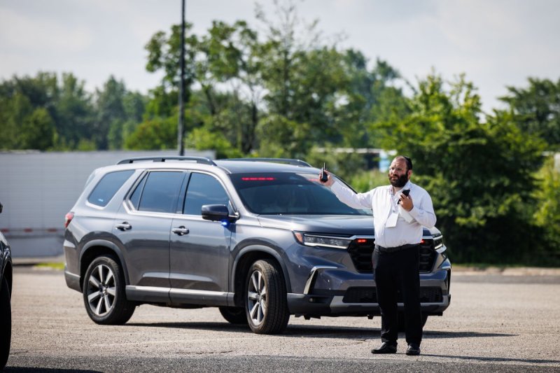האחים לעטשעווסקי ואברומי בלום