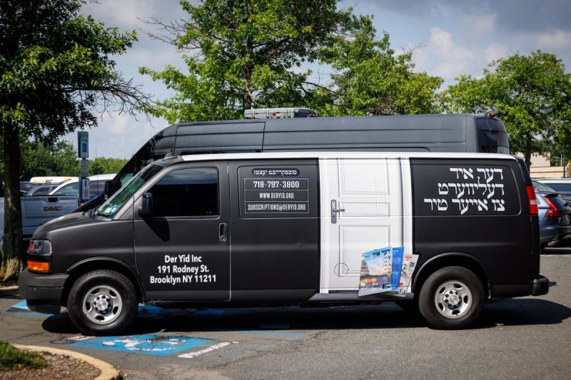 האחים לעטשעווסקי ואברומי בלום