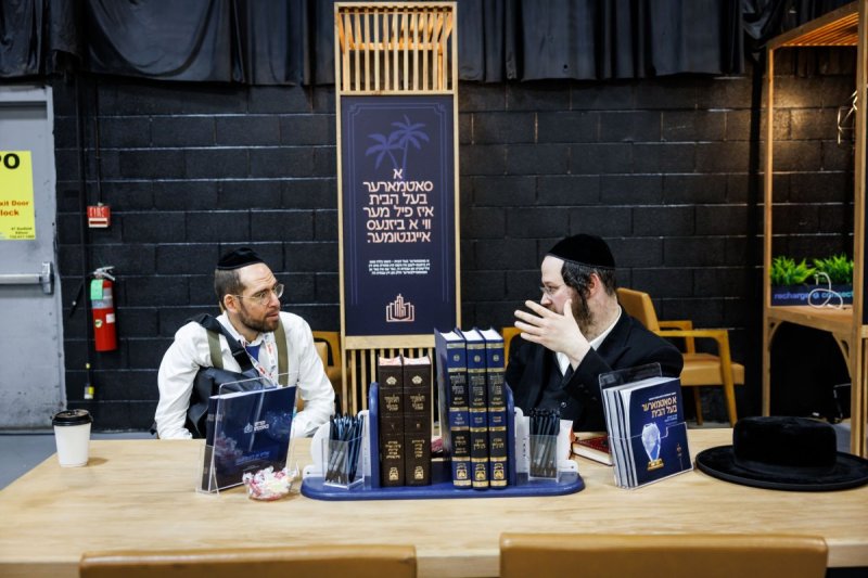 האחים לעטשעווסקי ואברומי בלום