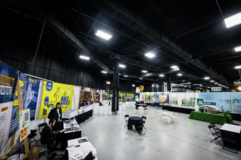 האחים לעטשעווסקי ואברומי בלום