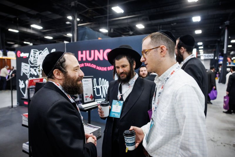 האחים לעטשעווסקי ואברומי בלום