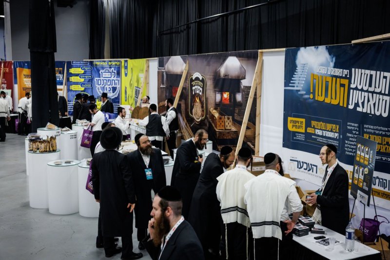 האחים לעטשעווסקי ואברומי בלום