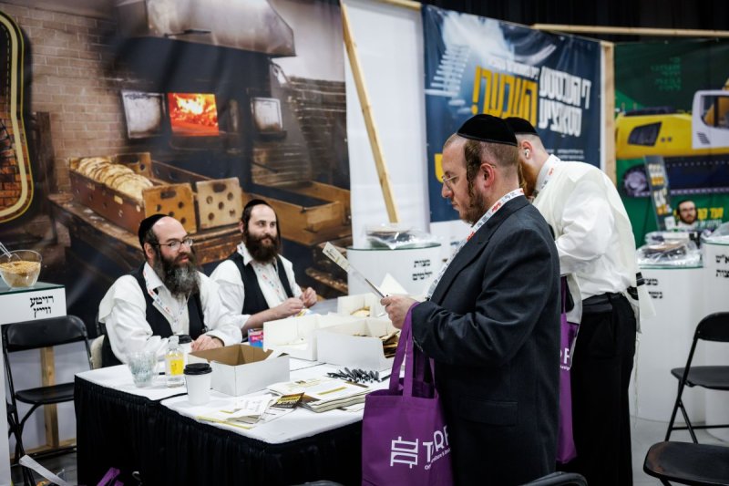 האחים לעטשעווסקי ואברומי בלום