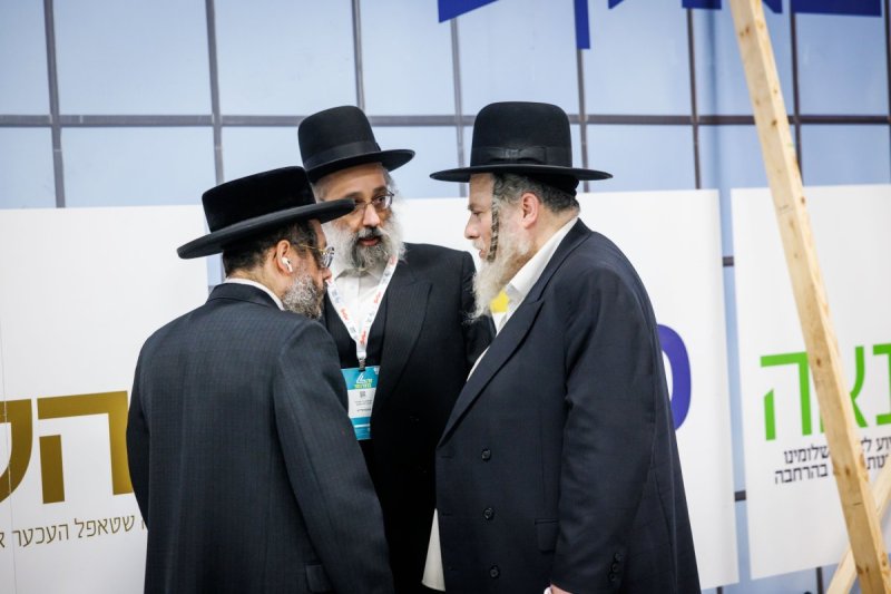 האחים לעטשעווסקי ואברומי בלום