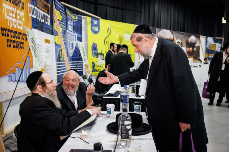 האחים לעטשעווסקי ואברומי בלום