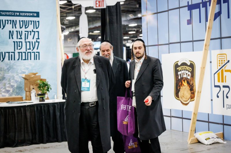 האחים לעטשעווסקי ואברומי בלום