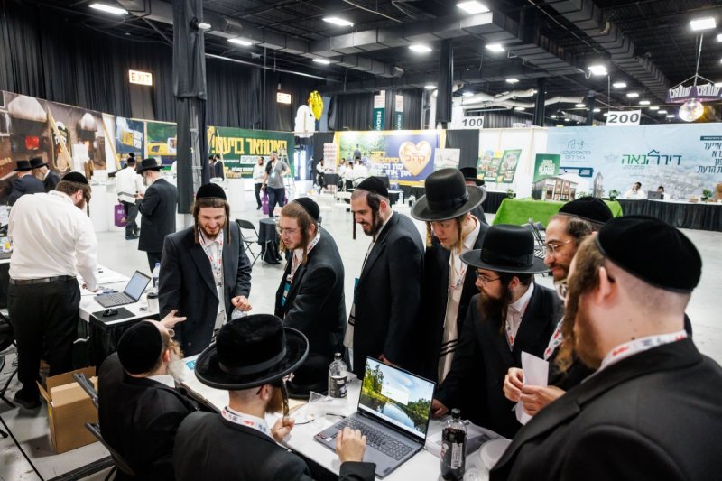 האחים לעטשעווסקי ואברומי בלום