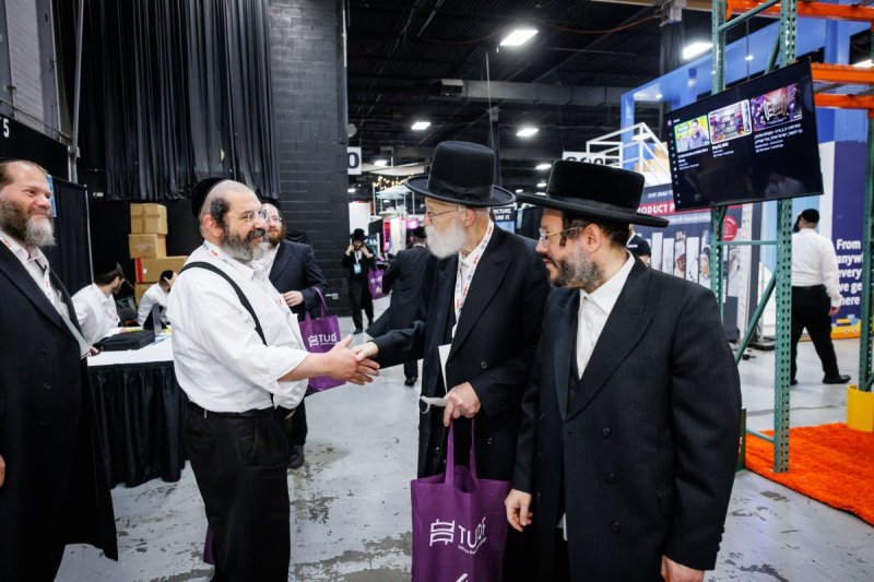 האחים לעטשעווסקי ואברומי בלום