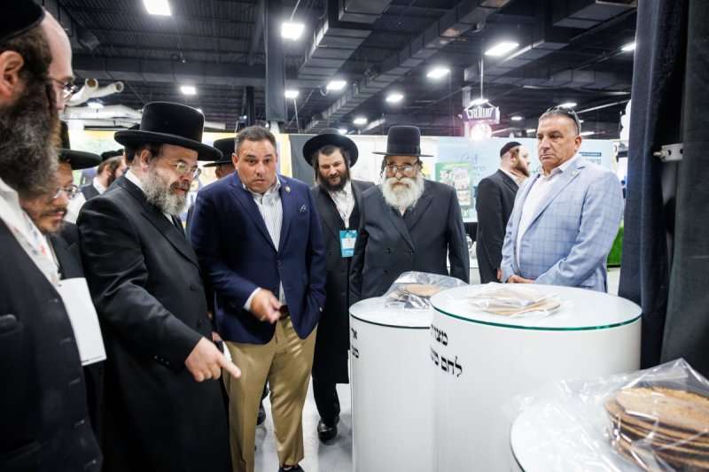 האחים לעטשעווסקי ואברומי בלום