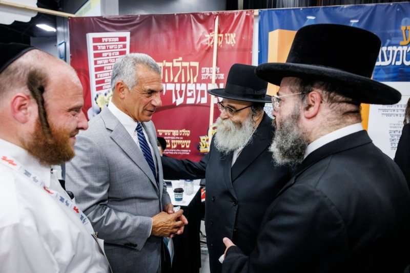 האחים לעטשעווסקי ואברומי בלום