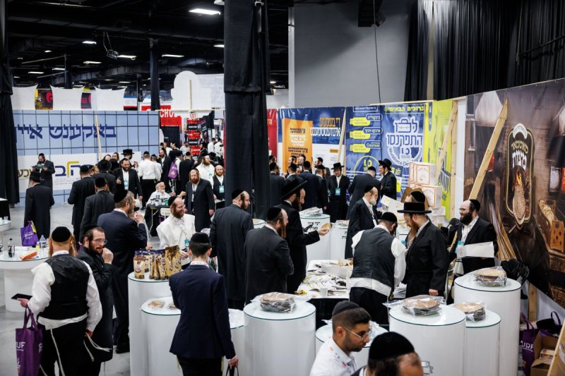 האחים לעטשעווסקי ואברומי בלום