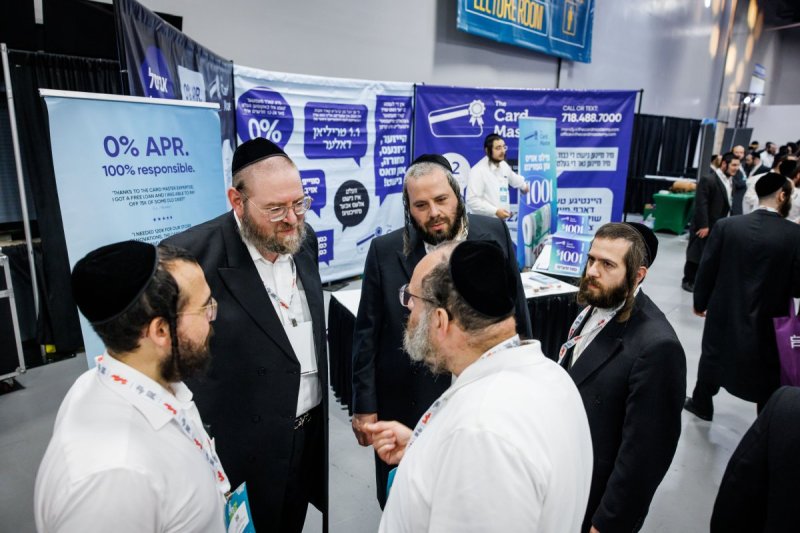 האחים לעטשעווסקי ואברומי בלום