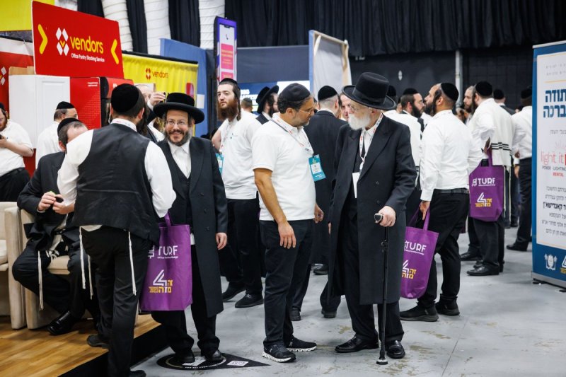 האחים לעטשעווסקי ואברומי בלום