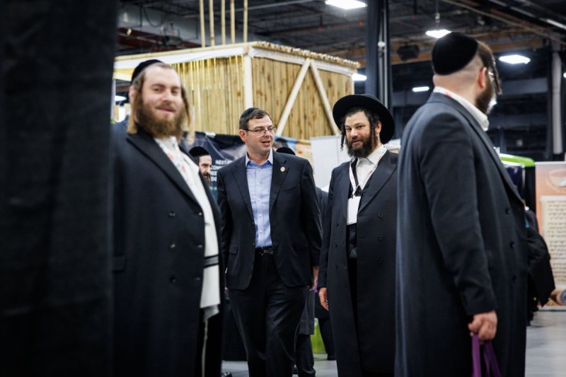 האחים לעטשעווסקי ואברומי בלום