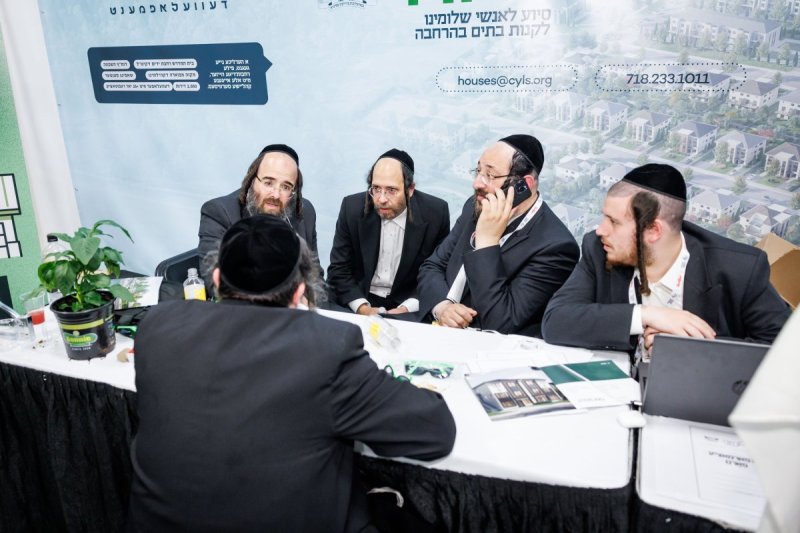 האחים לעטשעווסקי ואברומי בלום