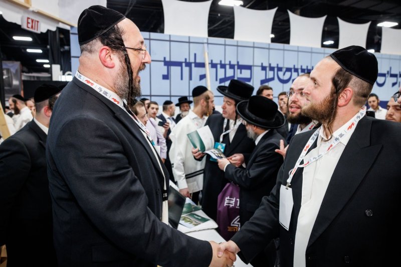 האחים לעטשעווסקי ואברומי בלום