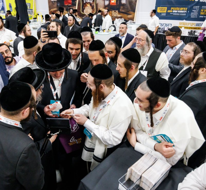 האחים לעטשעווסקי ואברומי בלום