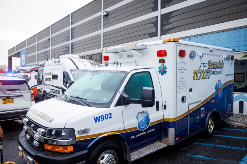 האחים לעטשעווסקי ואברומי בלום