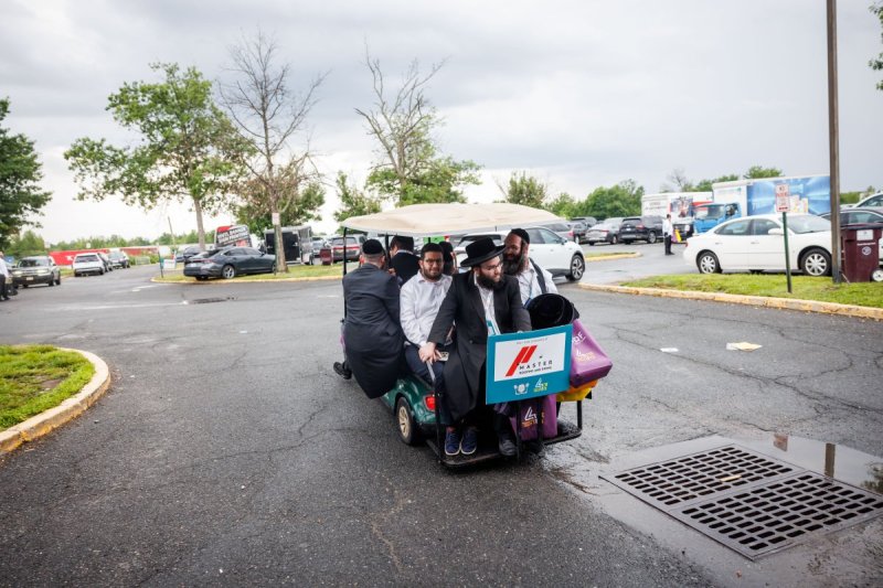 האחים לעטשעווסקי ואברומי בלום