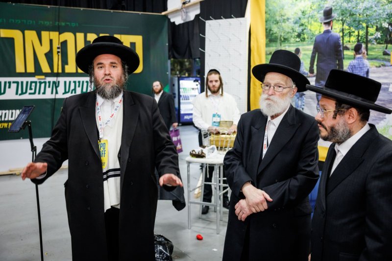 האחים לעטשעווסקי ואברומי בלום